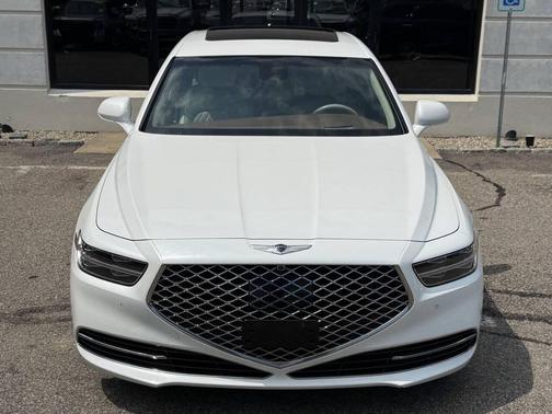 Uyuni White 2020 Genesis G90 5.0 Ultimate