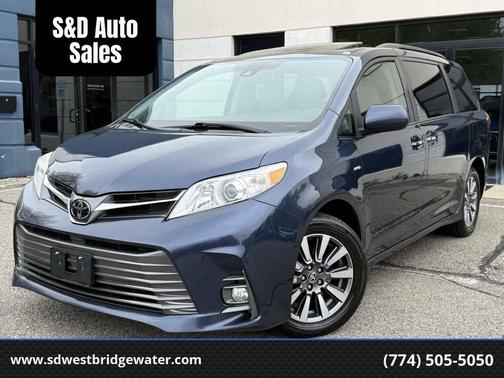 Parisian Night Pearl 2020 Toyota Sienna XLE