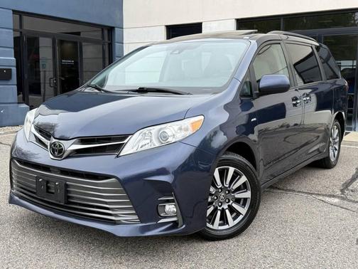 Parisian Night Pearl 2020 Toyota Sienna XLE