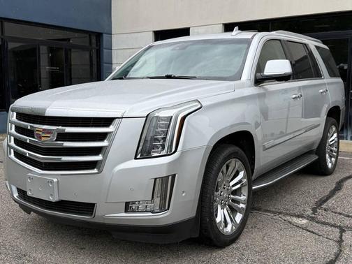 Radiant Silver Metallic 2019 Cadillac Escalade Luxury