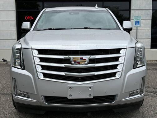 Radiant Silver Metallic 2019 Cadillac Escalade Luxury