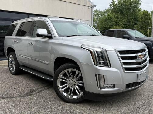 Radiant Silver Metallic 2019 Cadillac Escalade Luxury