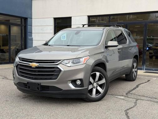 Gray 2018 Chevrolet Traverse LT Leather