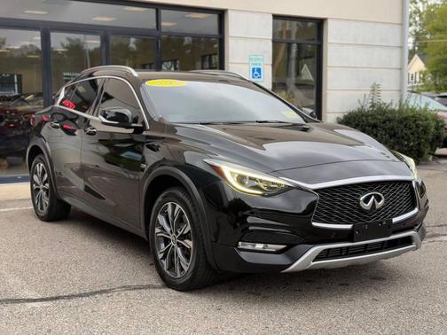 2018 INFINITI QX30 Premium