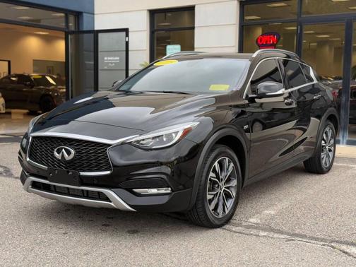 2018 INFINITI QX30 Premium