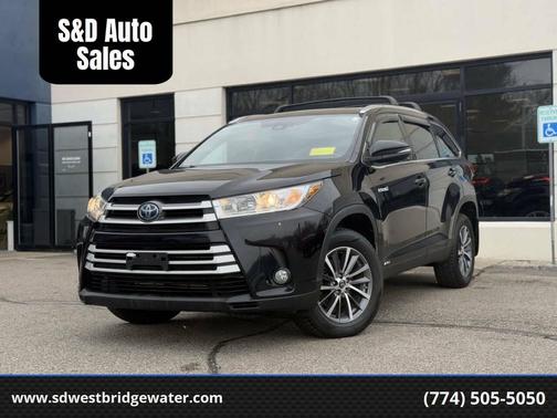 Midnight Black Metallic 2019 Toyota Highlander Hybrid XLE