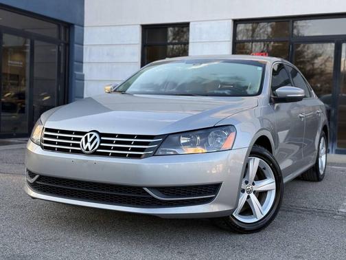 2013 Volkswagen Passat 2.0 TDI SE w/ Sunroof