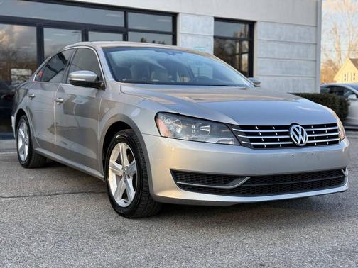 2013 Volkswagen Passat 2.0 TDI SE w/ Sunroof