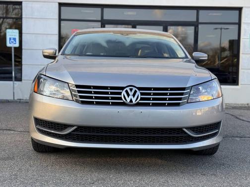 2013 Volkswagen Passat 2.0 TDI SE w/ Sunroof