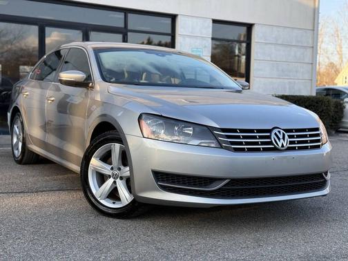 2013 Volkswagen Passat 2.0 TDI SE w/ Sunroof