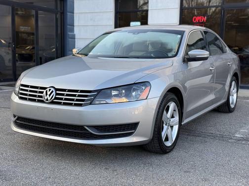 2013 Volkswagen Passat 2.0 TDI SE w/ Sunroof