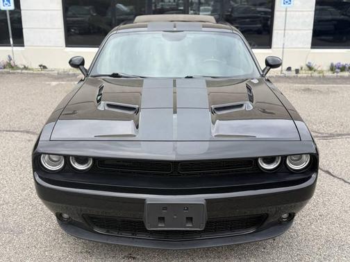 Pitch Black Clearcoat 2019 Dodge Challenger SXT