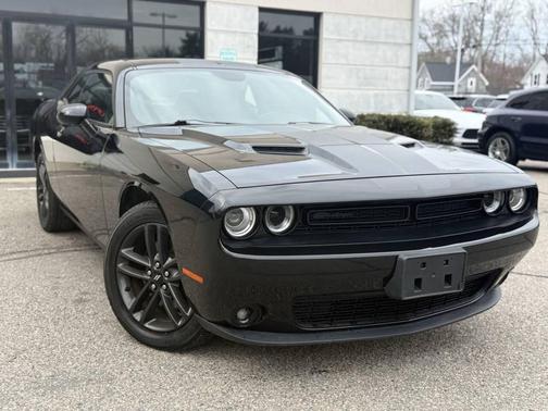 Pitch Black Clearcoat 2019 Dodge Challenger SXT