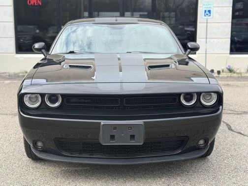Pitch Black Clearcoat 2019 Dodge Challenger SXT