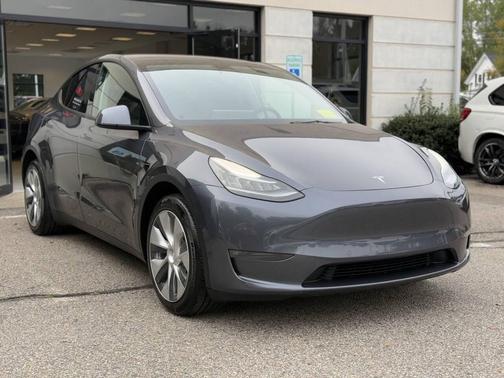 2022 Tesla Model Y Long Range Dual Motor All-Wheel Drive