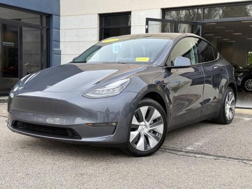 2022 Tesla Model Y Long Range Dual Motor All-Wheel Drive