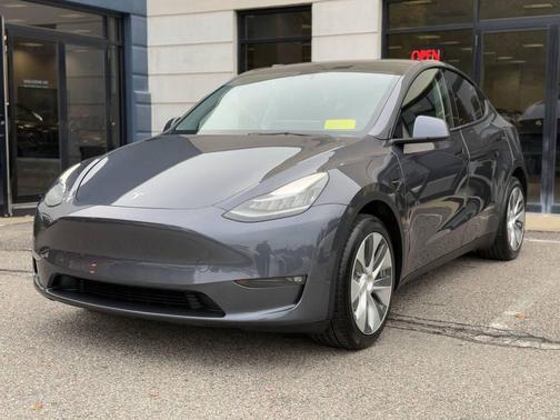 2022 Tesla Model Y Long Range Dual Motor All-Wheel Drive