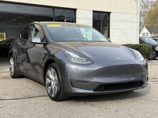 2022 Tesla Model Y Long Range Dual Motor All-Wheel Drive