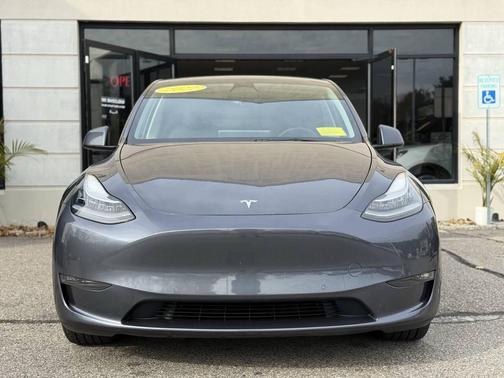 2022 Tesla Model Y Long Range Dual Motor All-Wheel Drive