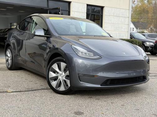 2022 Tesla Model Y Long Range Dual Motor All-Wheel Drive
