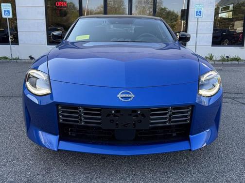 Seiran Blue Metallic/Super Black 2024 Nissan Z Sport Manual