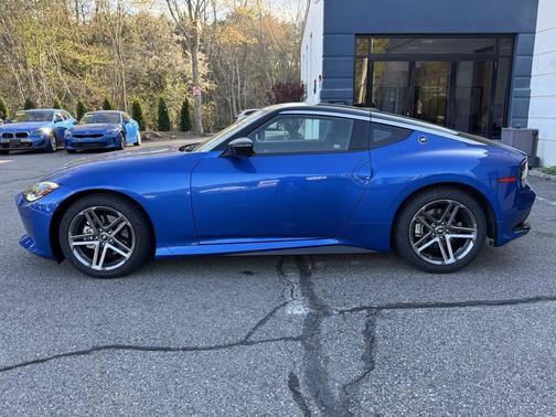 Seiran Blue Metallic/Super Black 2024 Nissan Z Sport Manual