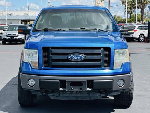 Blue 2010 Ford F-150 FX4 SuperCrew