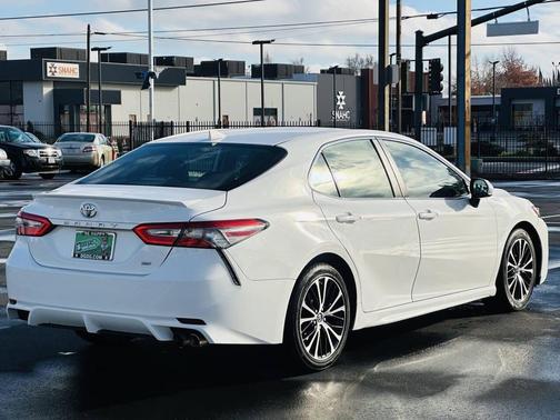 2019 Toyota Camry SE