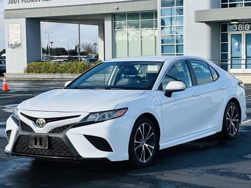 2019 Toyota Camry SE
