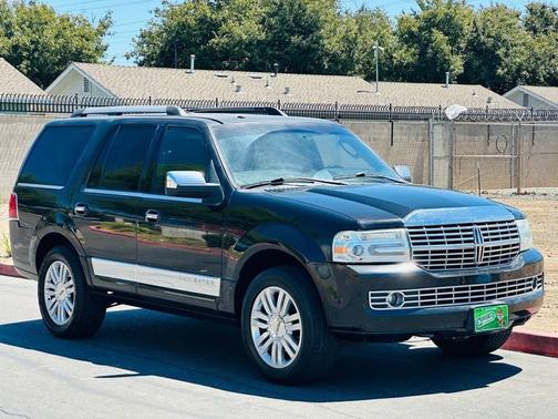 2011 Lincoln Navigator Base