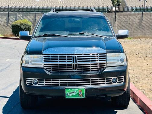 2011 Lincoln Navigator Base