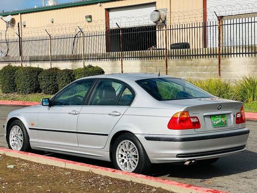 2000 BMW 328 328i 4dr Sedan