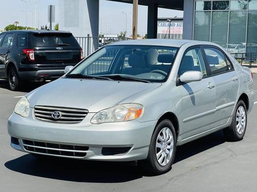 Gray 2003 Toyota Corolla LE