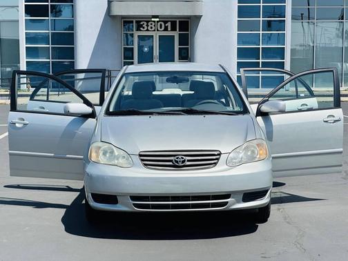 Gray 2003 Toyota Corolla LE