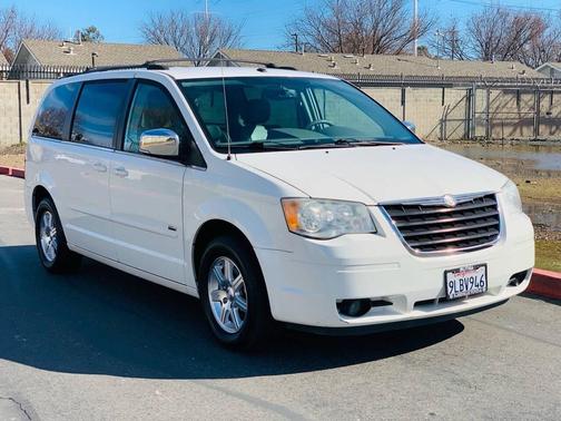 2008 Chrysler Town & Country Touring