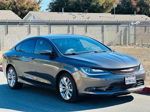 2015 Chrysler 200 S