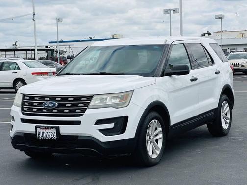 White 2016 Ford Explorer Base