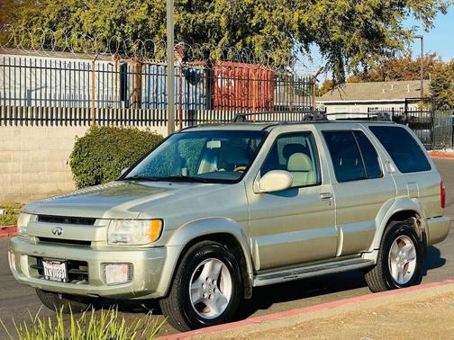 2001 INFINITI QX4 Luxury