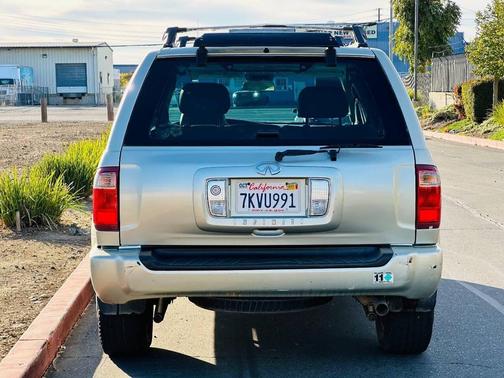 2001 INFINITI QX4 Luxury