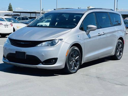 2019 Chrysler Pacifica Hybrid Touring L