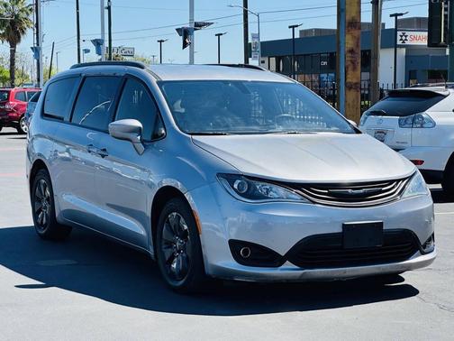 2019 Chrysler Pacifica Hybrid Touring L