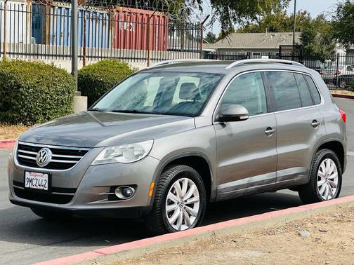 2011 Volkswagen Tiguan SE