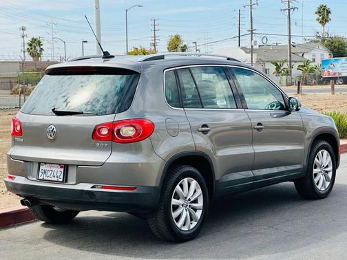 2011 Volkswagen Tiguan SE