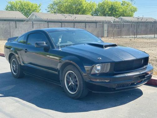 2005 Ford Mustang Deluxe