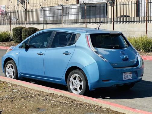 2011 Nissan Leaf SL