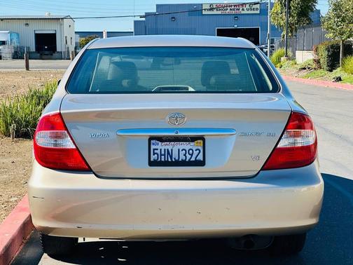 2004 Toyota Camry XLE V6