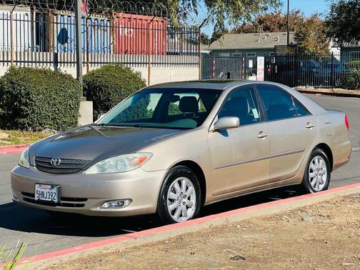 2004 Toyota Camry XLE V6