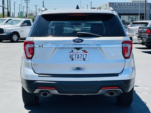 Magnetic Metallic 2018 Ford Explorer XLT