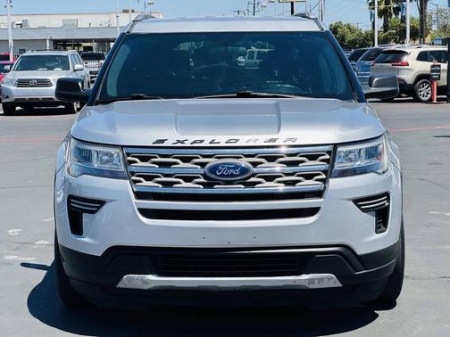 Magnetic Metallic 2018 Ford Explorer XLT