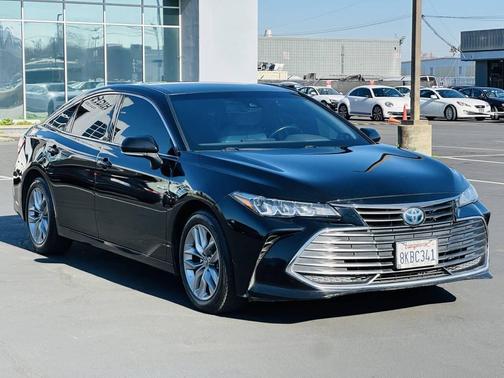 2019 Toyota Avalon Hybrid XLE